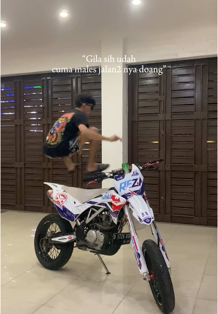 Hari-hari makan,tidur,kerja. #fyp #dayinmylife #genz #supermoto #klxgordon 