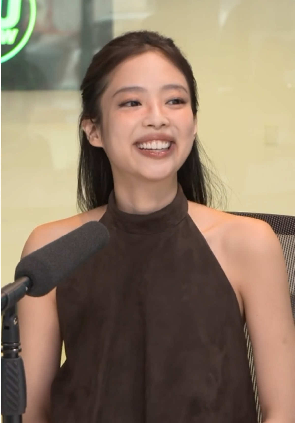 Full interview with @JENNIE out tomorrow! 🤩 #jennie @Bru 