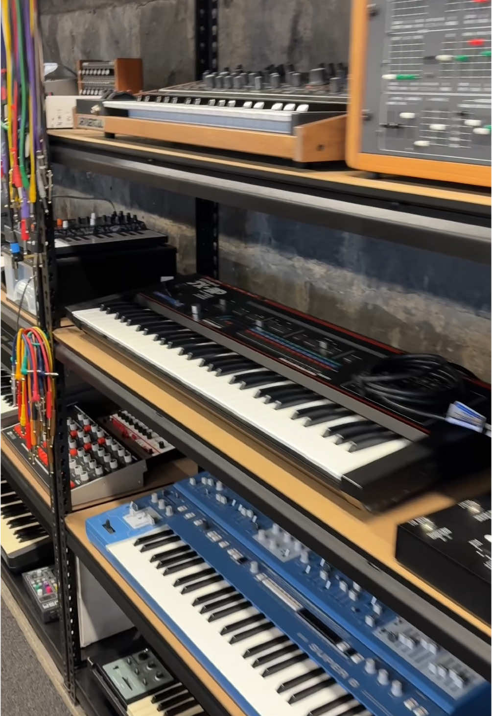 Come with me to @MelbourneElectronicSoundStudio  #dj #dj #musicstudio #sounddesigner #synthesizer #modularsynthesizer #drummachine #musicproduction #melbourne #makeup #photoshoot 