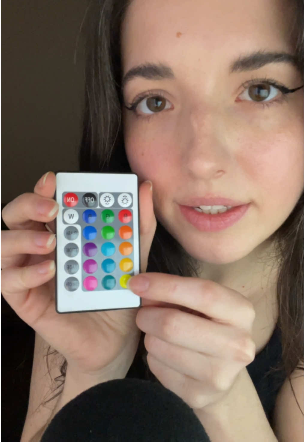 #ASMR What color is this?  #asmr_tingles #asmrtiktok