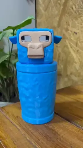 VASOS DE MINECRAFT OVEJA 🐑  Características: Capacidad: 300ml, ideal para batidos,  jugos y refrescos. Diseño encantador: Forma de capibara en varios colores y modelos. Incluye sorbete  Perfecto para regalar, coleccionar o simplemente disfrutar de tu bebida favorita con el vaso más tierno. . . . #Minecraft #vasos #sorbetes🍦 #impresion3d #Eme_Z #impresion3D #25demayo #bsas #enviosatodoelpais #niños #moda #impresion3D #oveja #minecraft_pe 