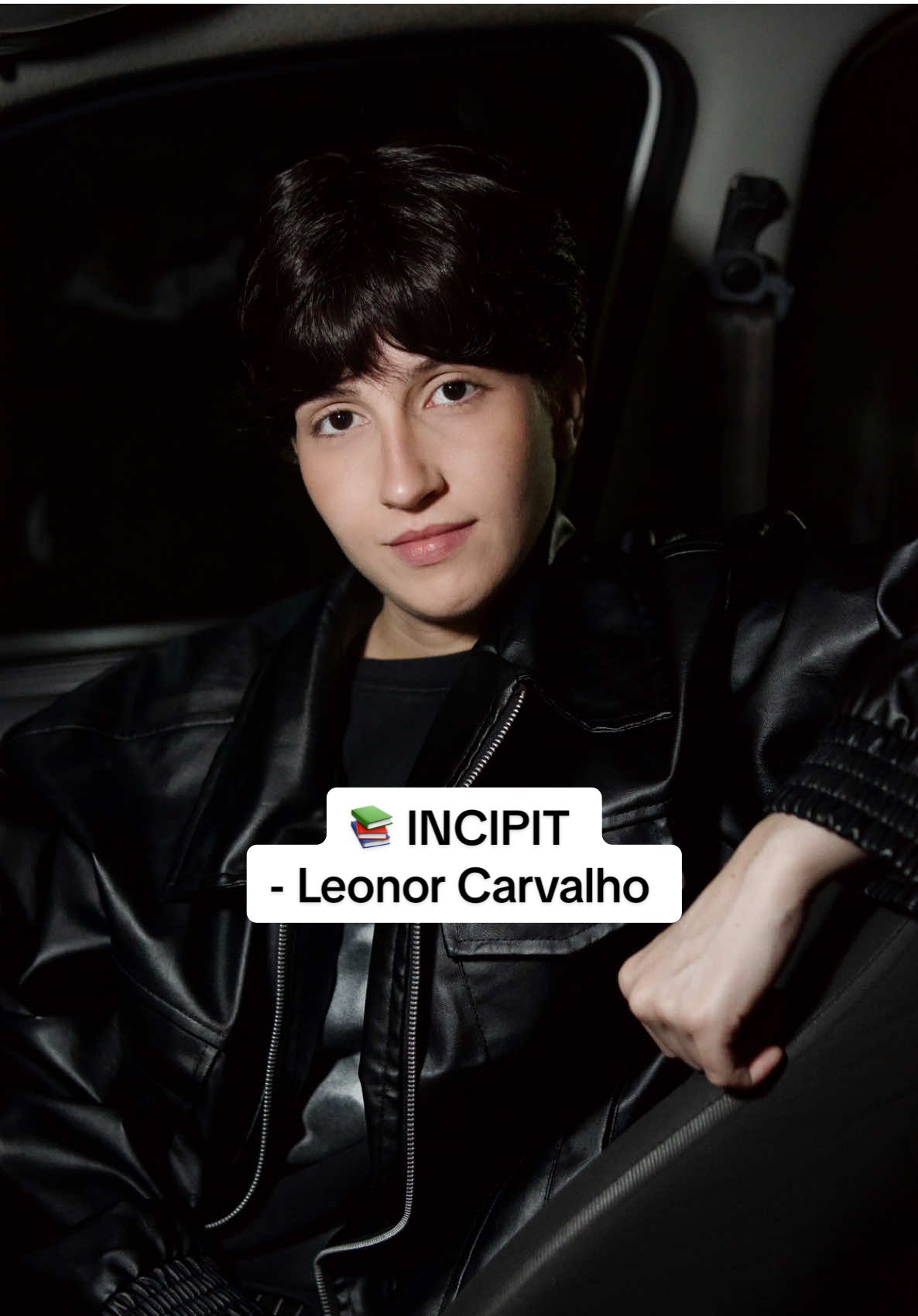 Ele inc3ndeia a faculdade dela, porque ela não respondia as mensagens dele. 📚 INCIPIT - Leonor Carvalho (+18) 💗 Disponível na Amazon e no Kindle Unlimited  -publi