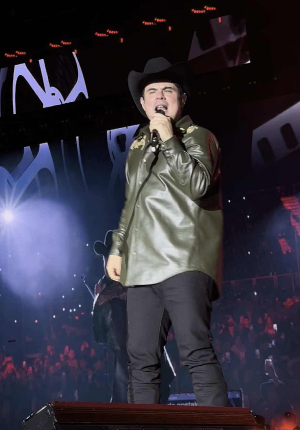 El silloooooon!🛋️ Tqm @Alfredo Olivas   #alfredoolivas #vivotour #guadalajara #concierto #musica 