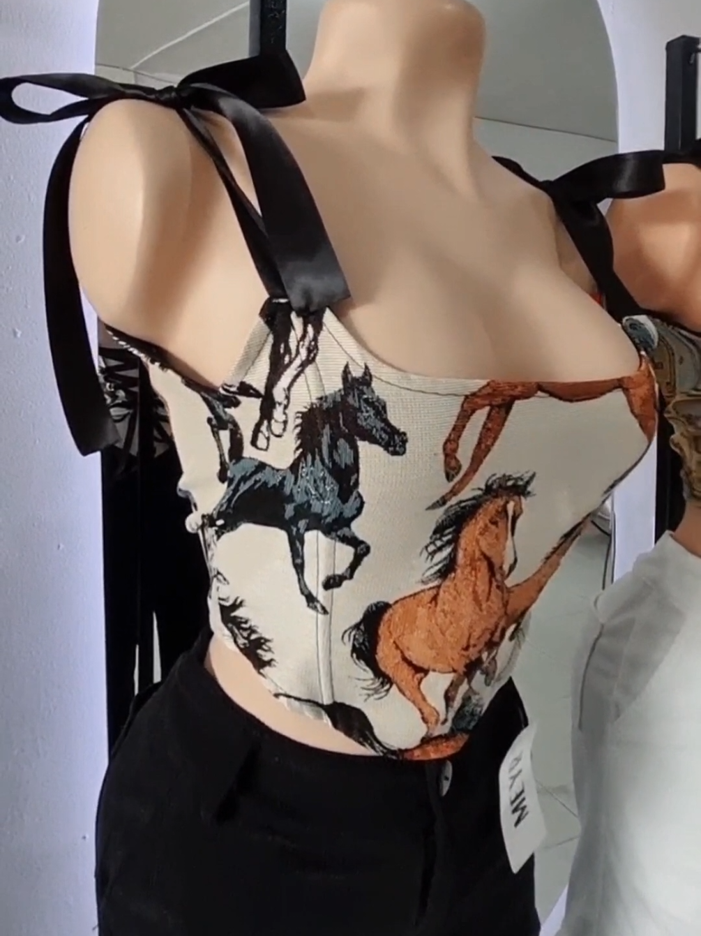 Hermosos Bustiers 😍🐎✨️ #bustier #corset #economico #corsetscolombia #tendendia #emprendedora #meyrshopboutique #outfitinspo #viralvideo🔥 #yopal #colombia 