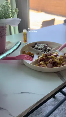 Finally got miss girl to eat some beans today. Not her favorite but least she ate some.  #creatorsearchinsights #sahm #sahmlife #sahmtok #MomsofTikTok #momlife #sahmsoftiktok #sahmroutine #morning #morningroutine 