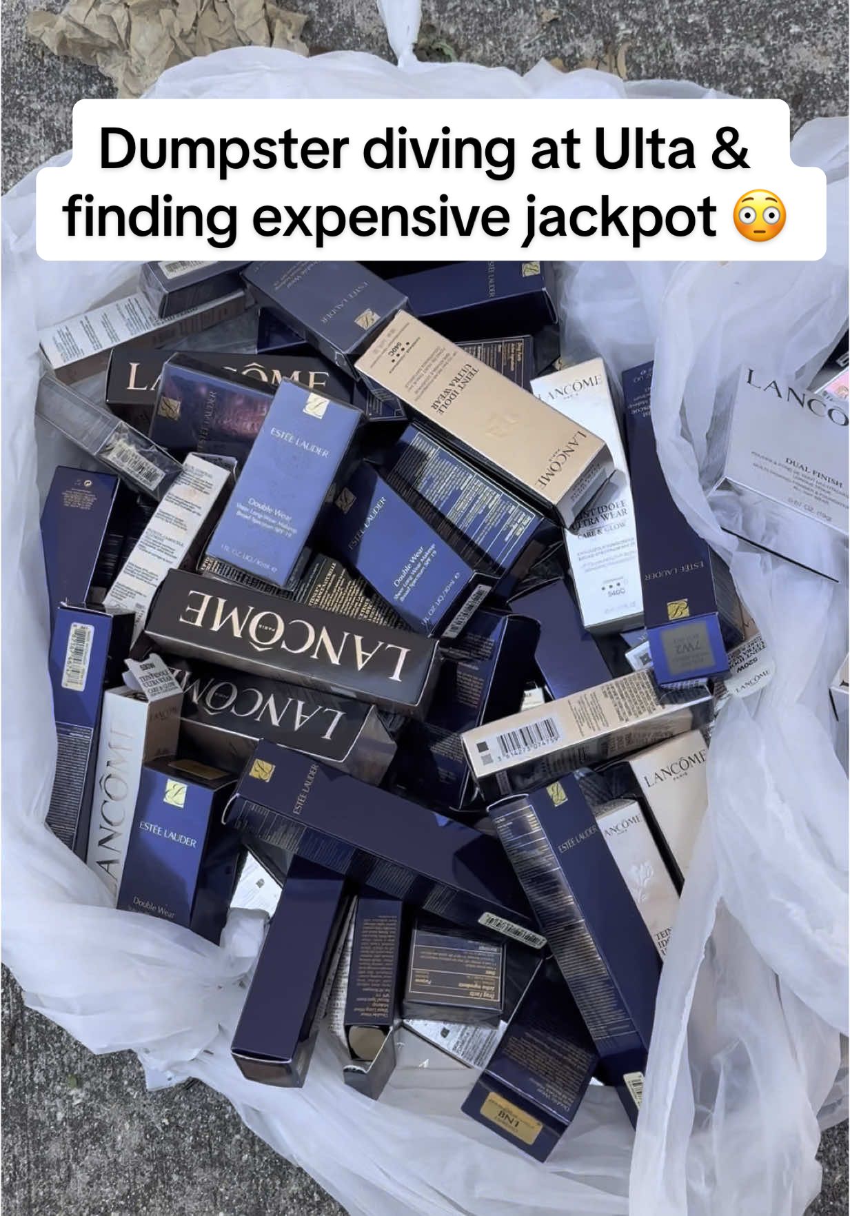 Wait until you see what I found in this dumpster.. #dumpster #dumspterdiving #ulta #insane #glamourddive 