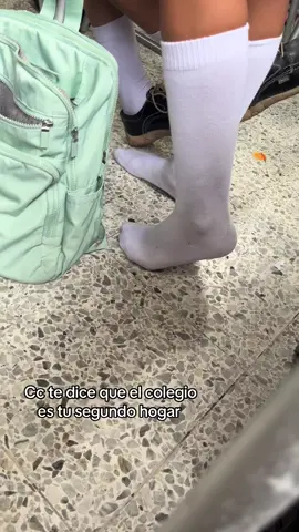 Yaaaaa Cansona, sin zapatos en todas las clases #paratiiiiiiiiiiiiiiiiiiiiiiiiiiiiiii #cole #sinzapatos 