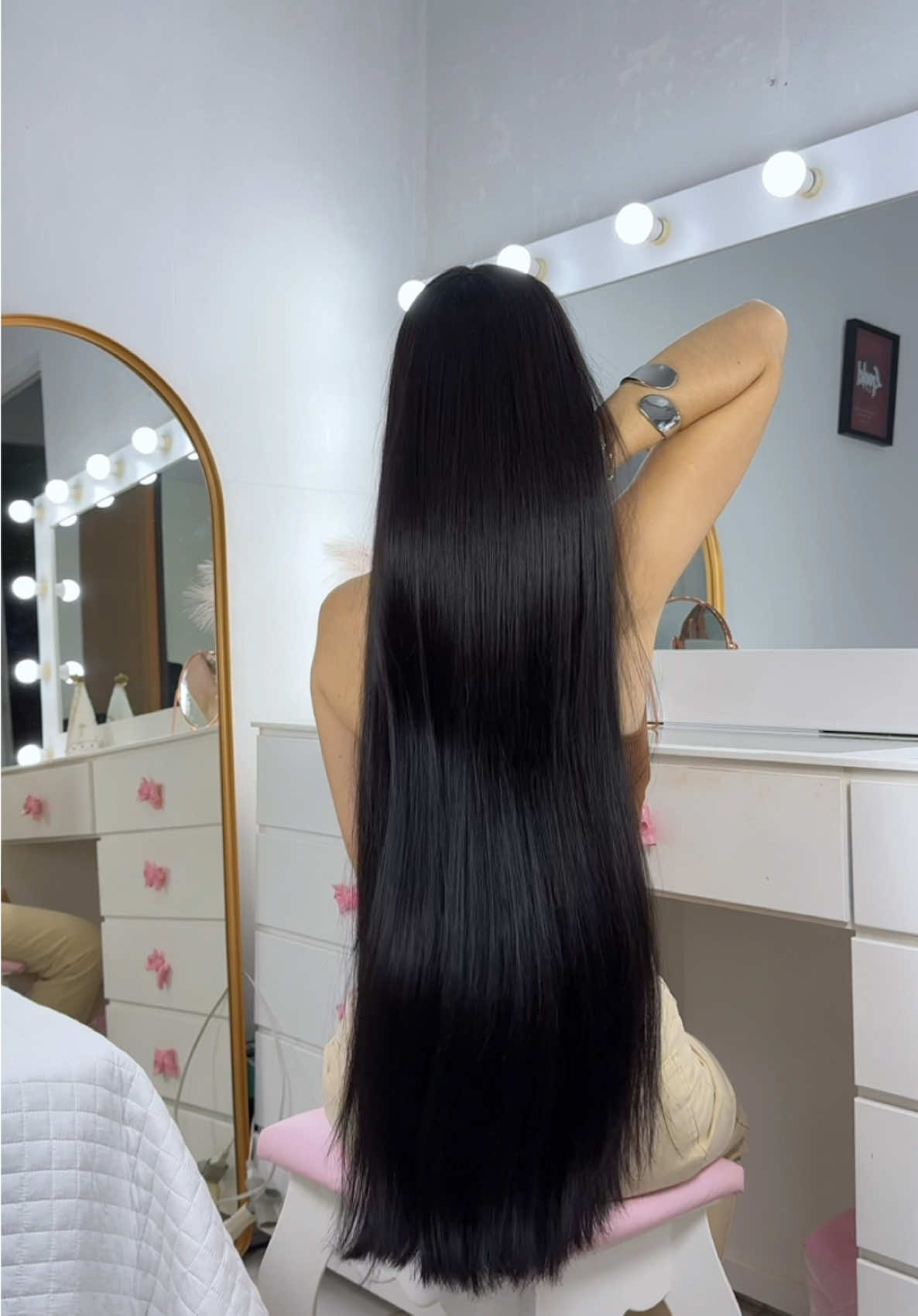 ASMR da minha rotina capilar ✨🧜🏻‍♀️ Produtos usados: -pré poo green  -shampoo e condicionador morangold  -tônico poderoso -protetor térmico (receitinha poderosa)  -reparador de pontas (reparegold) Você encontram o link original dos produtos na minha bio 🩷 #tonagoold #goldspellcosméticos #everkcosmeticos #haircare #rotinacapilar #cabelolongo publi