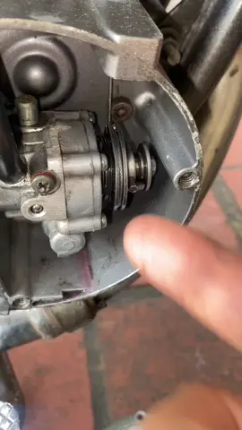 Arreglo de bomba bote de aceite 2t Rx115 #motos #yamaha #viral #bomba #aceite #tiktok #mecanica 