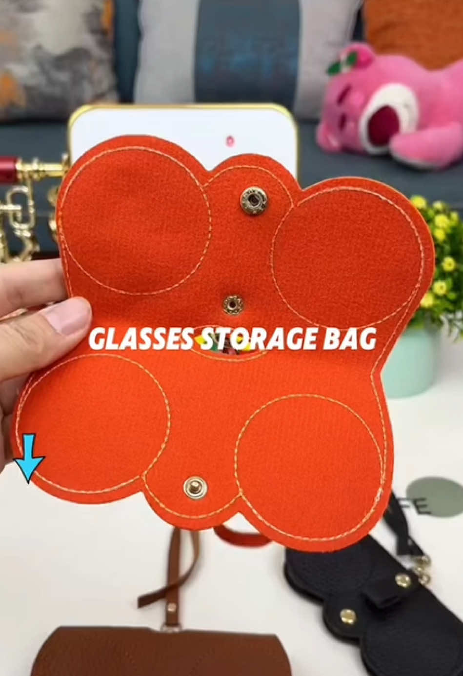 Put your glasses in this glasses storage bag to protect the lenses from scratches and make it easy to take out #Glassesprotectivecase #Glasses #Storagebag #ShopVideoCarnival #TikTokShopSpringGlowUp #Springtok #ttslevelup #TikTokMadeMeBuyIt 
