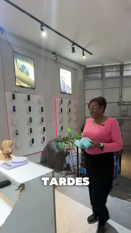 Esta señora vino a vender Estas webadas y se las compré #iphone #iPhone14 #envios 