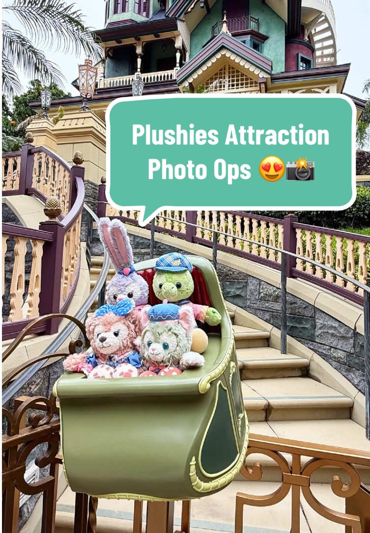 Snap some memories with Duffy and Friends at Hong Kong Disneyland 📸 🏰 #Duffy #DisneyParks 
