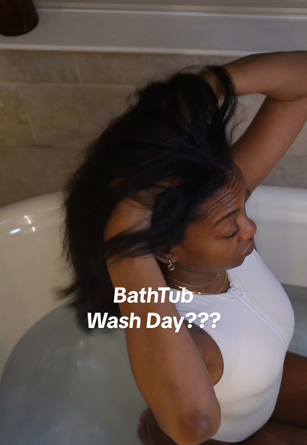 My first Wash Day in the Bathtub and I was pleasantly surprised how much I enjoyed it. Thanks @laurenneldapascal for the inspo. Would you try this??? #washday #naturalhair #curlyhairroutine 