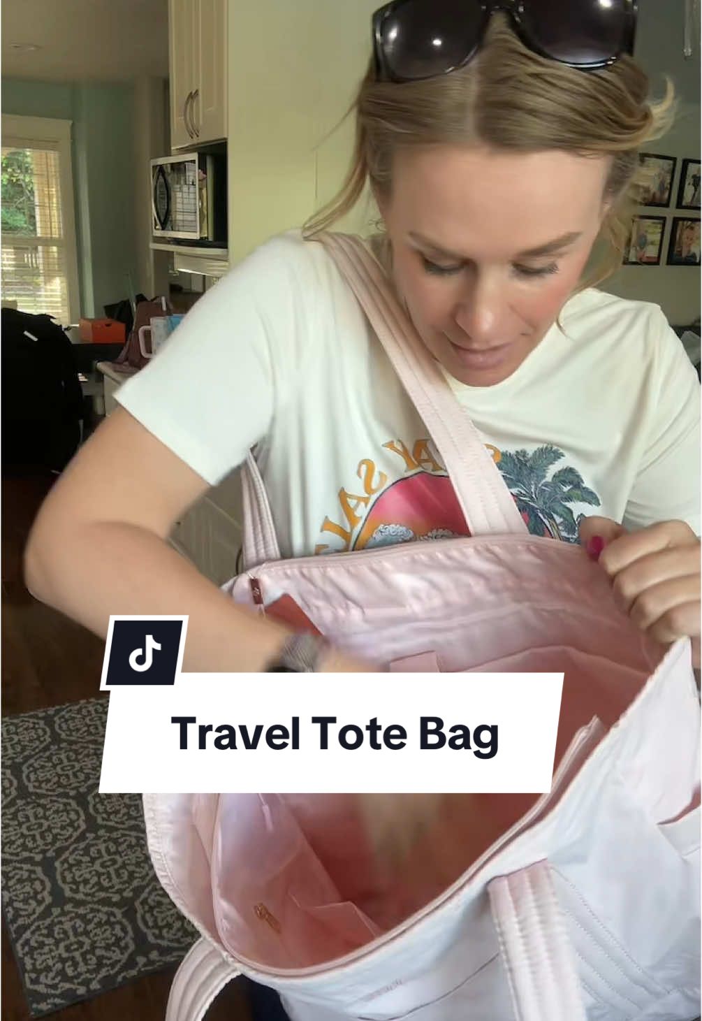 Travel Tote Bag 💕#travelbag #mombag #traveltote #creatorsearchinsights 