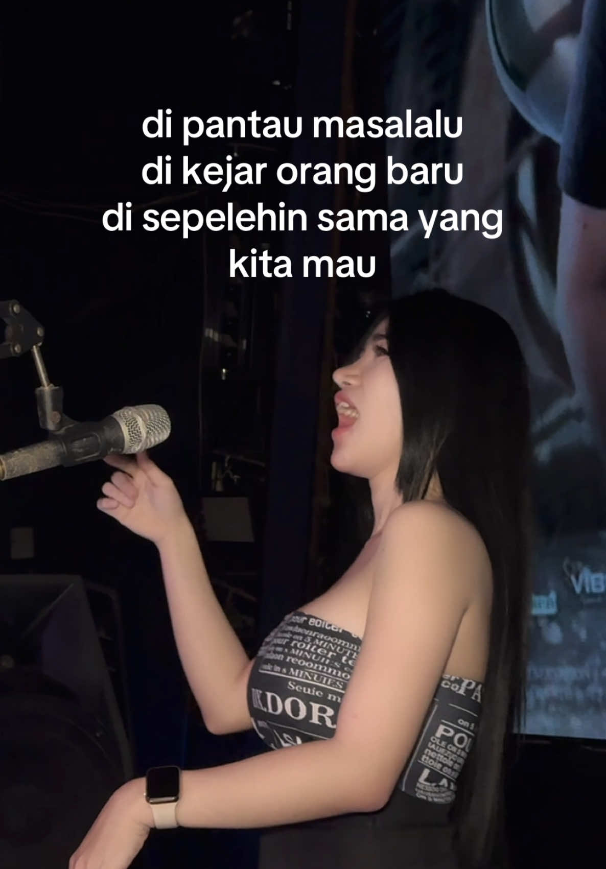 🫣🤪 #djdewionthemix #thequeenoffunkotambyar #ibizasurabaya #djsurabaya 