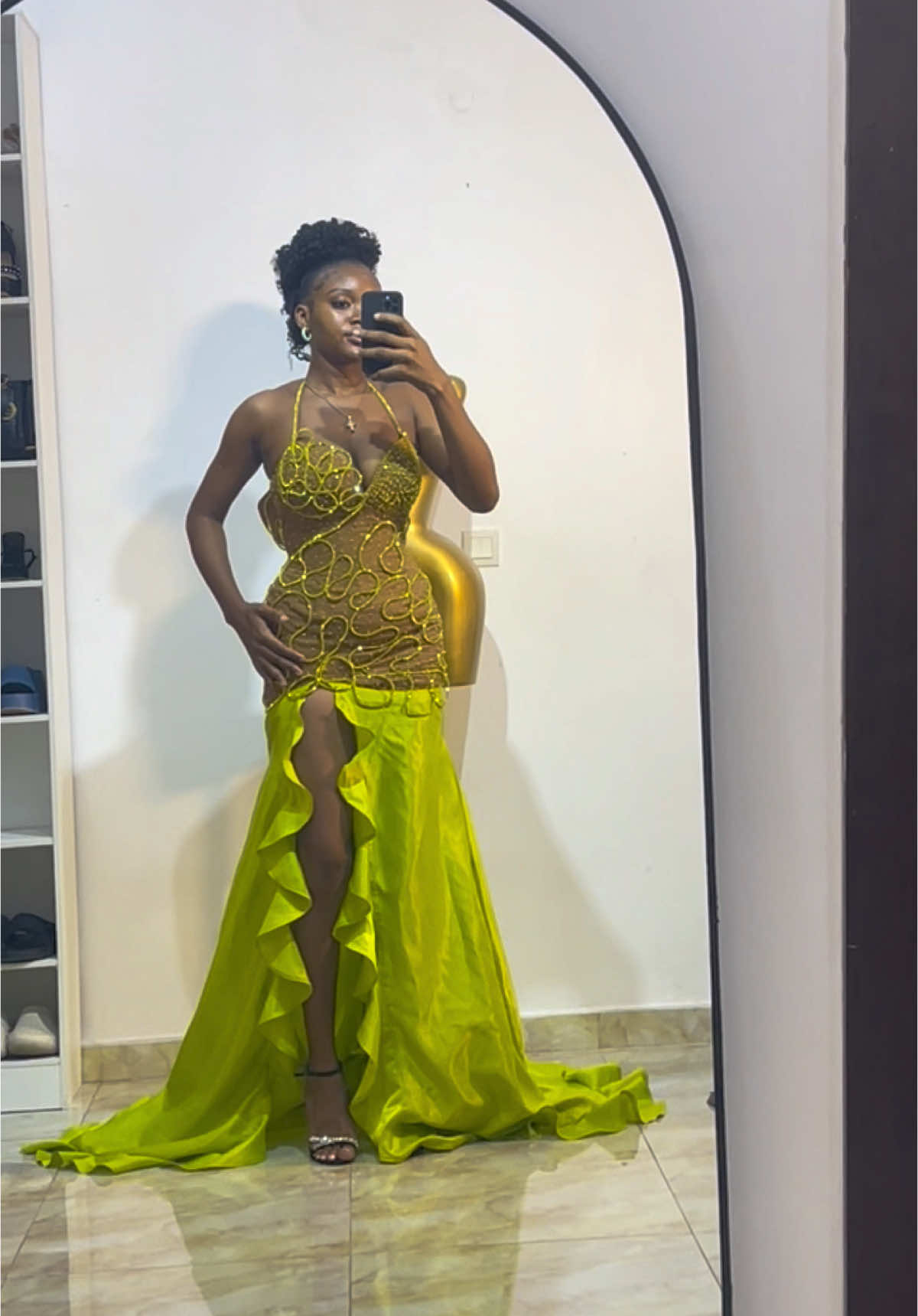 Let’s take a moment to appreciate this beauty  The attention to detail the craft  Omo I can’t say no more the dress definitely would do the speaking  #calabartitokers #calabarfashiondesigner  #fashiontiktok  #luxuryoutfit #aisyfashionaccademy #fashion #creatorsearchinsights #trendingfashion #fashioninspo #bridesoftiktok #bridesmaiddresses @theaisyfashionacademy 