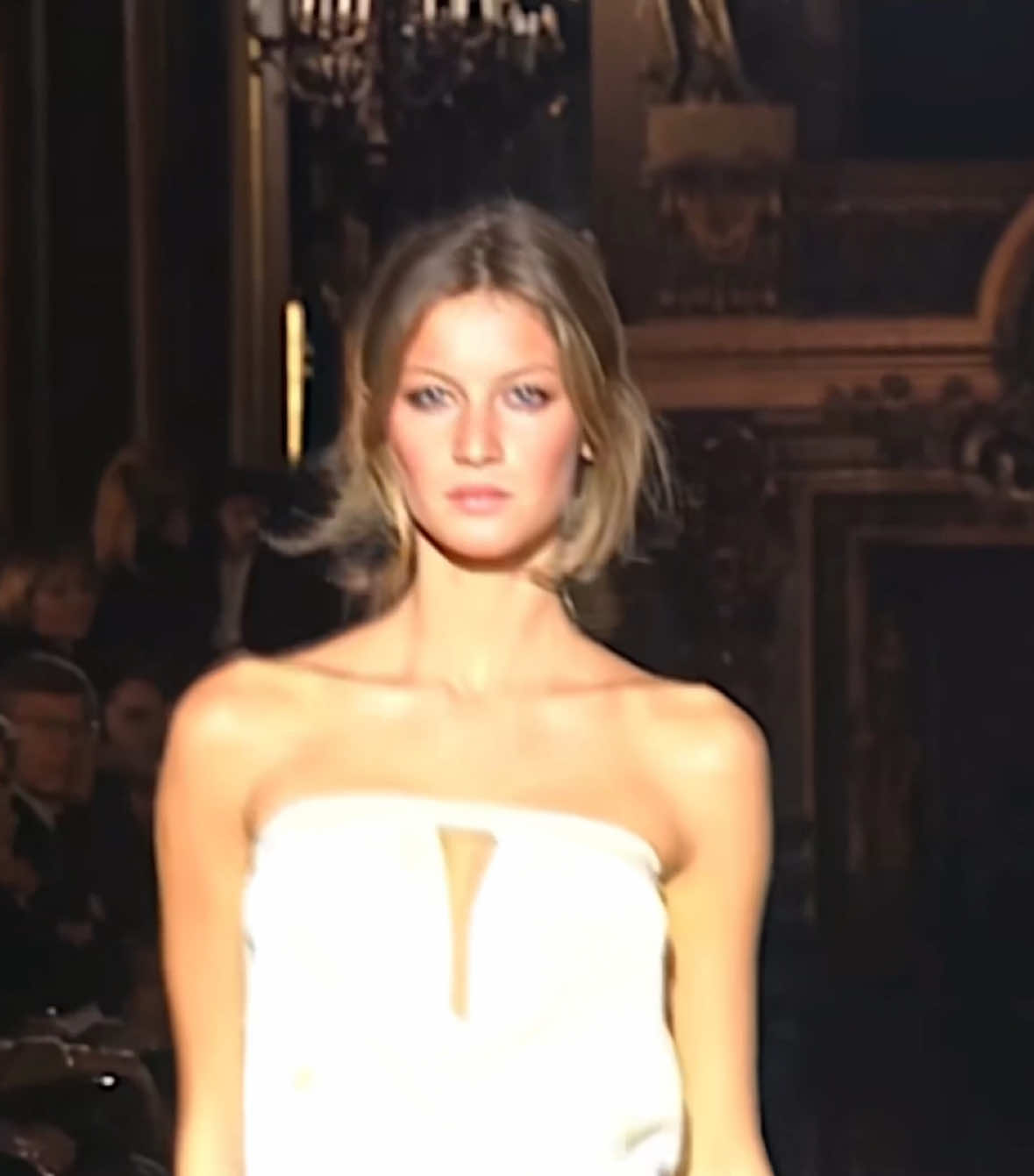 #giselebündchen for #chloe Fall Winter #2000 #SuperModel #brasil #Runway #catwalk #fyp #foryoupage 