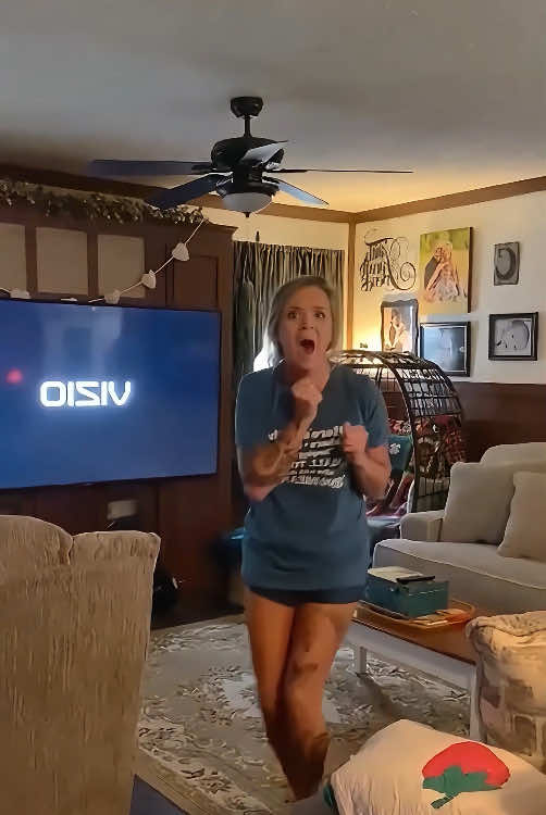 My mom got a kick out of me.😂😂#usa🇺🇸 #fyp #prank #scarecam #happy #funnyvideos #funnyprank #tiktok #foryou 