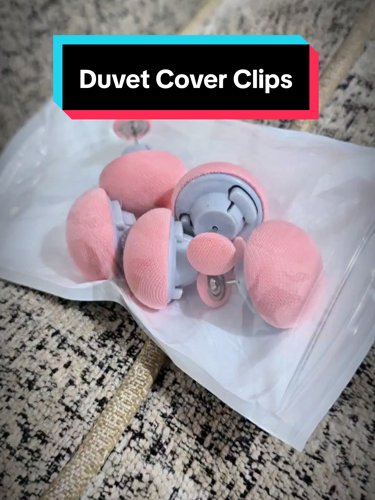 if duvet cover clips don't stop it from coming off then I'm all out of ideas 🤷‍♀️ #quiltclips #duvetcoverclips #bedding #tiktokmademebuyit 