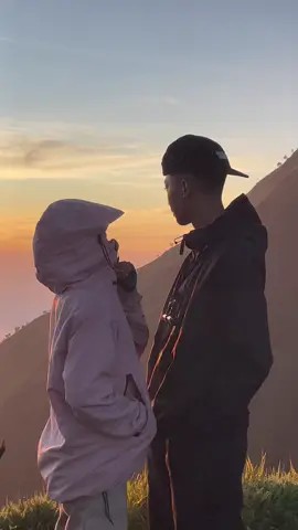 secanci itu🌄 #merbabuviathekelan #merbabu3142mdpl #gunungmerbabu #pendakigunung #pendakiindonesia #mountaindate #sunrise #fyp #masukberanda #xybca #4u #fypage #merbabuview 