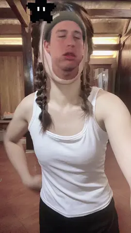 Tren tụt quần này em xin chịu😆