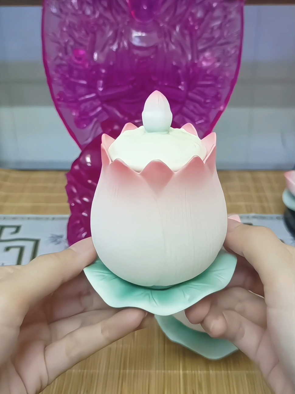 Ly nước hoạ tiết hoa sen, chum nước gốm thờ cúng, dâng bàn thờ Phật 