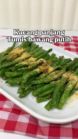 Kacang panjang tumis bawang putih  Bahan-bahan : -kacang panjang secukupnya -desaku bawang putih -desaku merica bubuk -garam -air Cara memasak : Potong kacang panjang sesuai selera Goreng diminyak sedang selama -+2 menit Sisihkan minyak dan bumbui menggunakan desaku bawang putih dan desaku merica bubuk juga berikan garam dan air Siap di sajikan dan terakhir bisa di tambahkan desaku bawang putih diakhir supaya rasanya lebih enak lagi  Happy cooking 🥰 #kacangpanjangtumisbawangputih #resepsatset #masakansimple #masakanrumahan #masakanindonesia #masakansederhana 