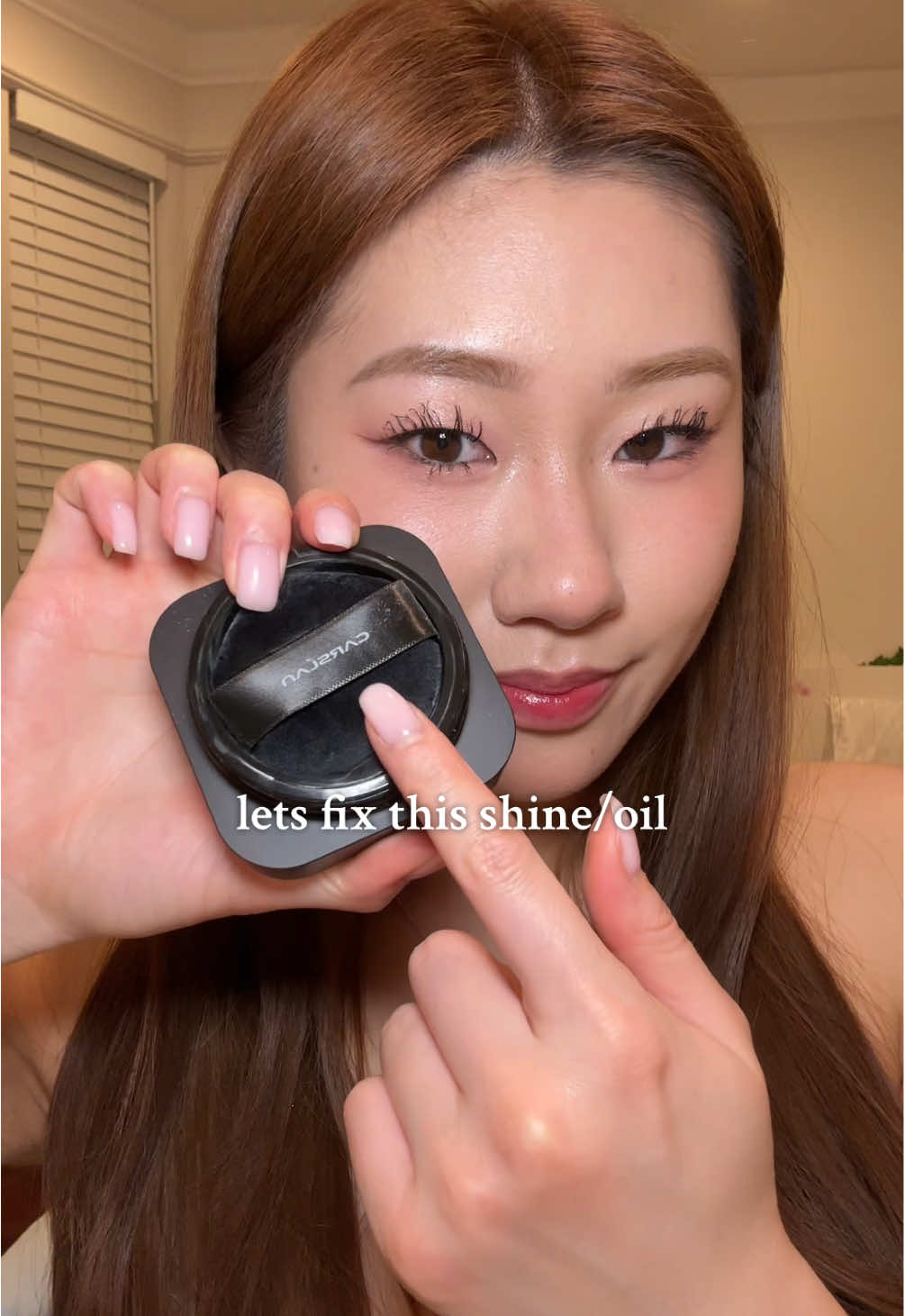 my makeup will literally melt off if i dont use setting powder😩 this one from @carslan_us makes my skin look airbrushed😍 the powder is so fine and which leaves my skin feeling so smooth #cbeauty #chinesemakeup #settingpowder #oilyskin #flawlessskin #makeup 