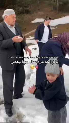 نقطة ضعفي العجايز 🥹 رغم الصعاب اللي مرو فيها تراهم مبتسمين 😊🥰