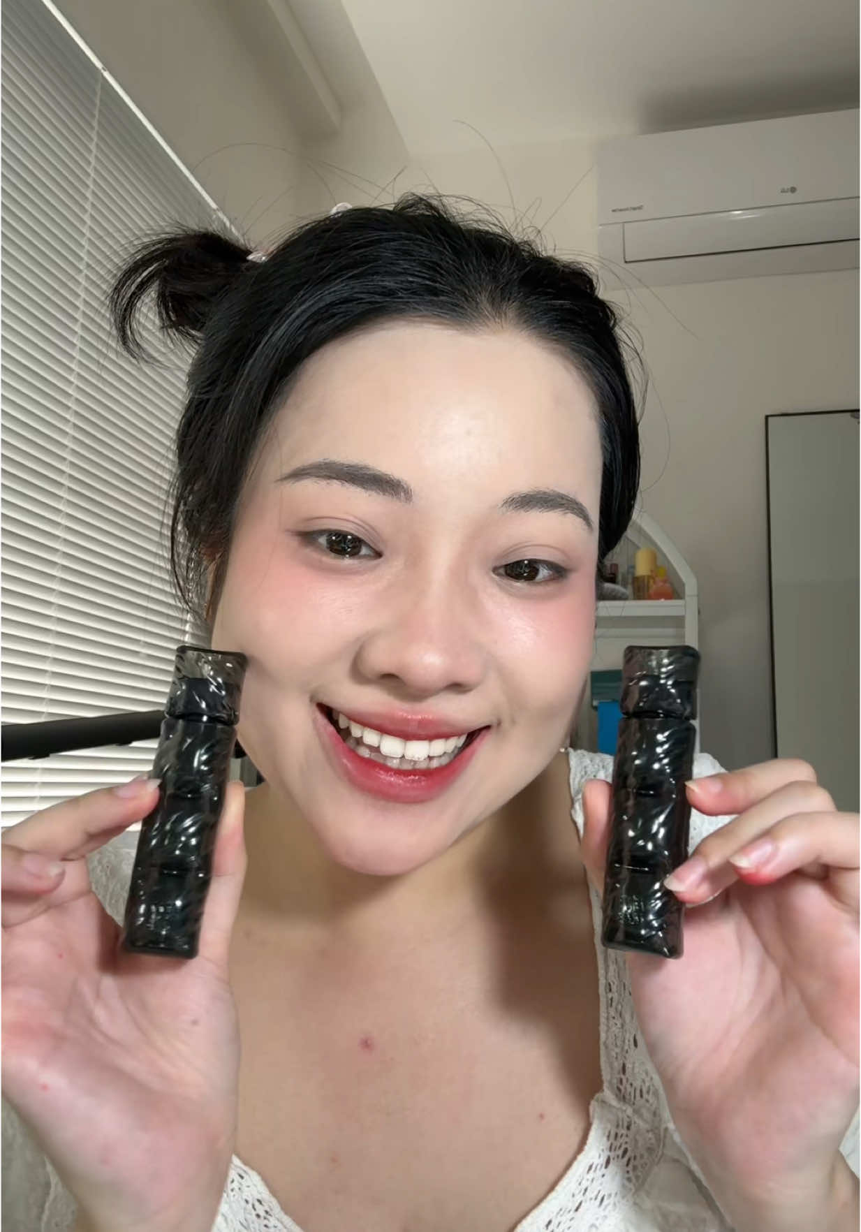 2 màu nì tui đều ưng #empux #quynhphan #xuhuong #xh #goclamdep #lamdep #reviewlamdep #son #swatchson #lipstick #lips #liptint #viraltiktok #merzy #sonphao #viral 