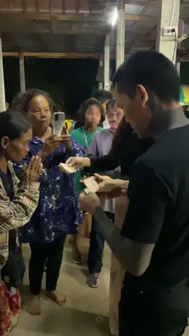 ทำให้ได้มากสุดตอนนี้สำหรับผมช่วยได้วันละศพ สองศพ และเงินช่วยจัดงานศพนิดหน่อย จากเมื่อก่อน วัน10กว่าศพ แต่ผมก็พยามจะทำให้ได้มากที่สุดช่วยให้ได้มากที่สุด 