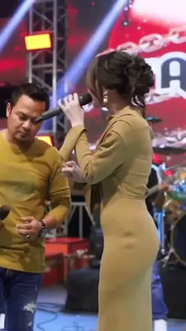 ANDAI TAK BERPISAH - Difarina Indra Adella Ft. Cak Fendik Adella - OM ADELLA #omadella #adella #andaitakberpisah #difarinaindra #fendikadella  #hennyadella #omadellaofficial_ #adellamusiccommunity #adellatherealdangdutkoplo #adellamusic #ccproduction #amcindonesia #dangdut #therealdangdutkoplo #dangdutkoplo #cumicumiaudio 