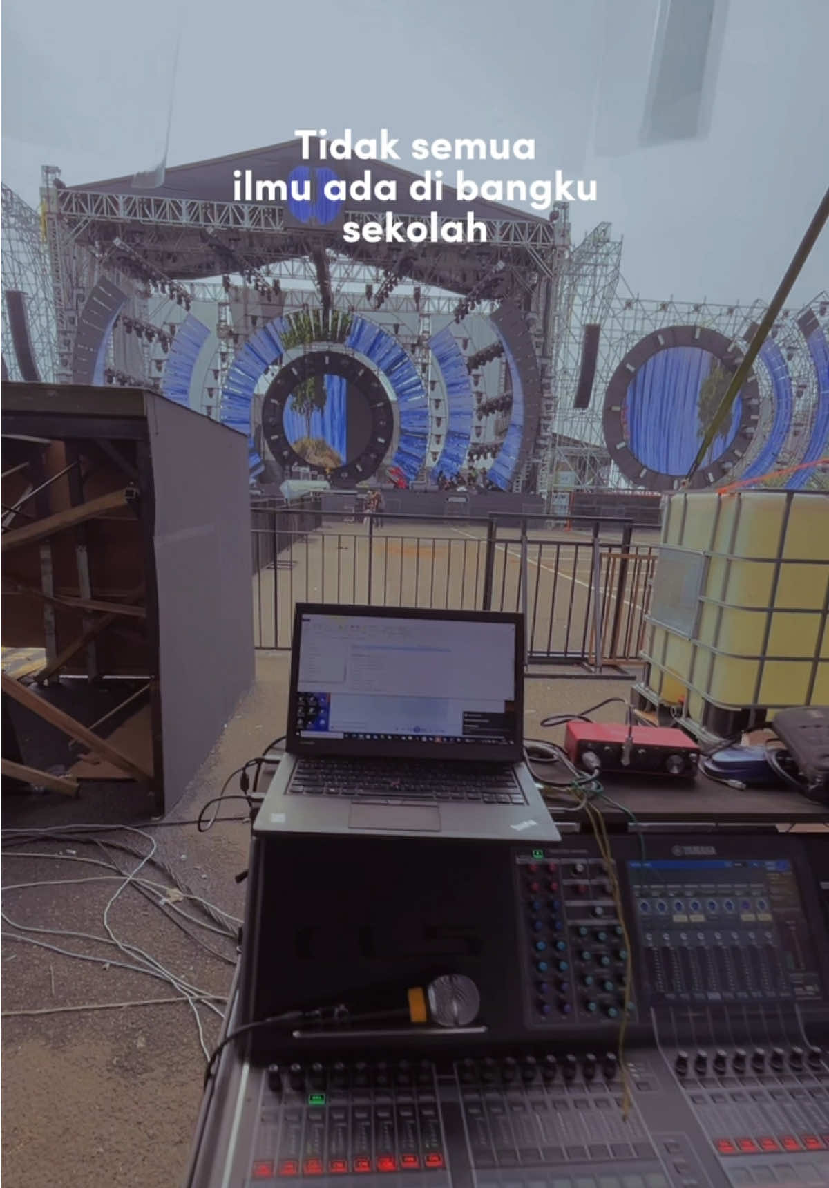 Sekolah mahal ya di lapangan✌️ #CapCut #fypシ゚ #trackproduction #RCF #rcfttl33a #speaker #speaker #konser #tukangsound #soundviral #horeg #linearray #dijogetin 