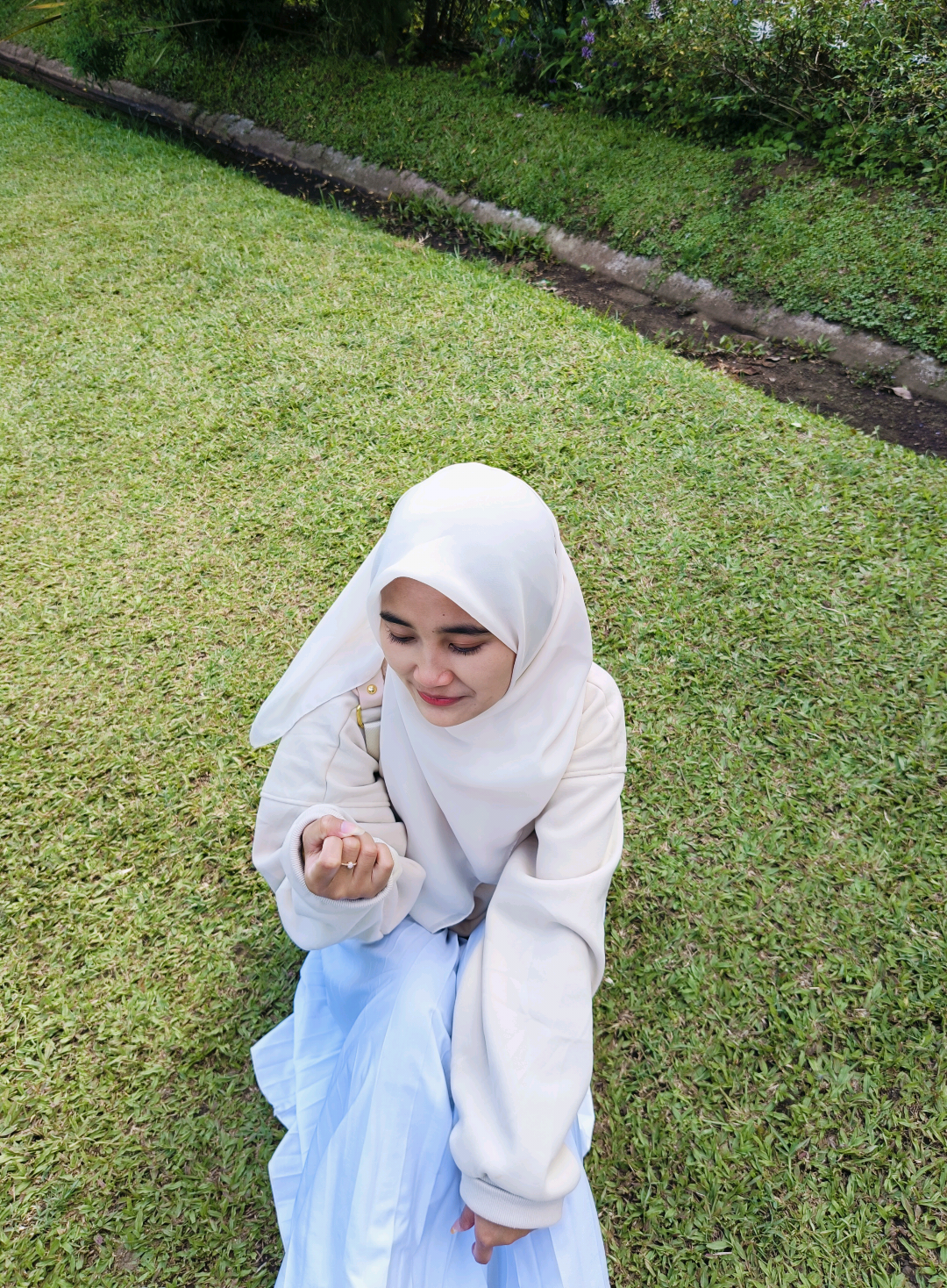 pesona angin😭🤸 #gabutdoang  #fypage  #trendingvideo  #tiktok  #kebunmawar  #kamojan  @Rosa Mila 