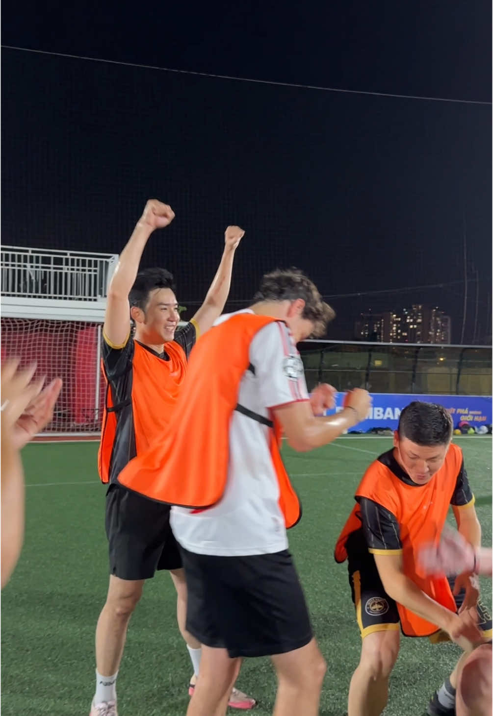 #TRAININGSPOTLIGHT 🎥 The Inter Saigon boys enjoy a competitive club training session packed with quality, energy, and good vibes — led by player/coach Thomas Simonnet 🇫🇷🇵🇹 and manager Tim Wright 🏴󠁧󠁢󠁥󠁮󠁧󠁿. #InterSaigonFC #Training #Session #MansionSportsClub #Amateur #Football #Club #Saigon #Vietnam