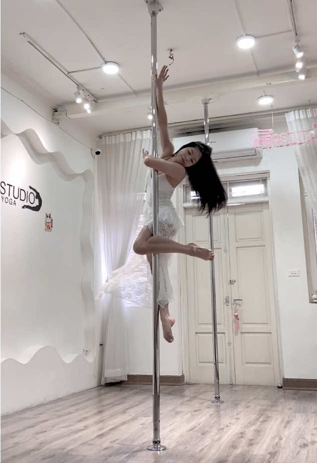 Dạo này nghiện bài này   #mieedancing #mieepoledance #poledance #muacot #freestyle 