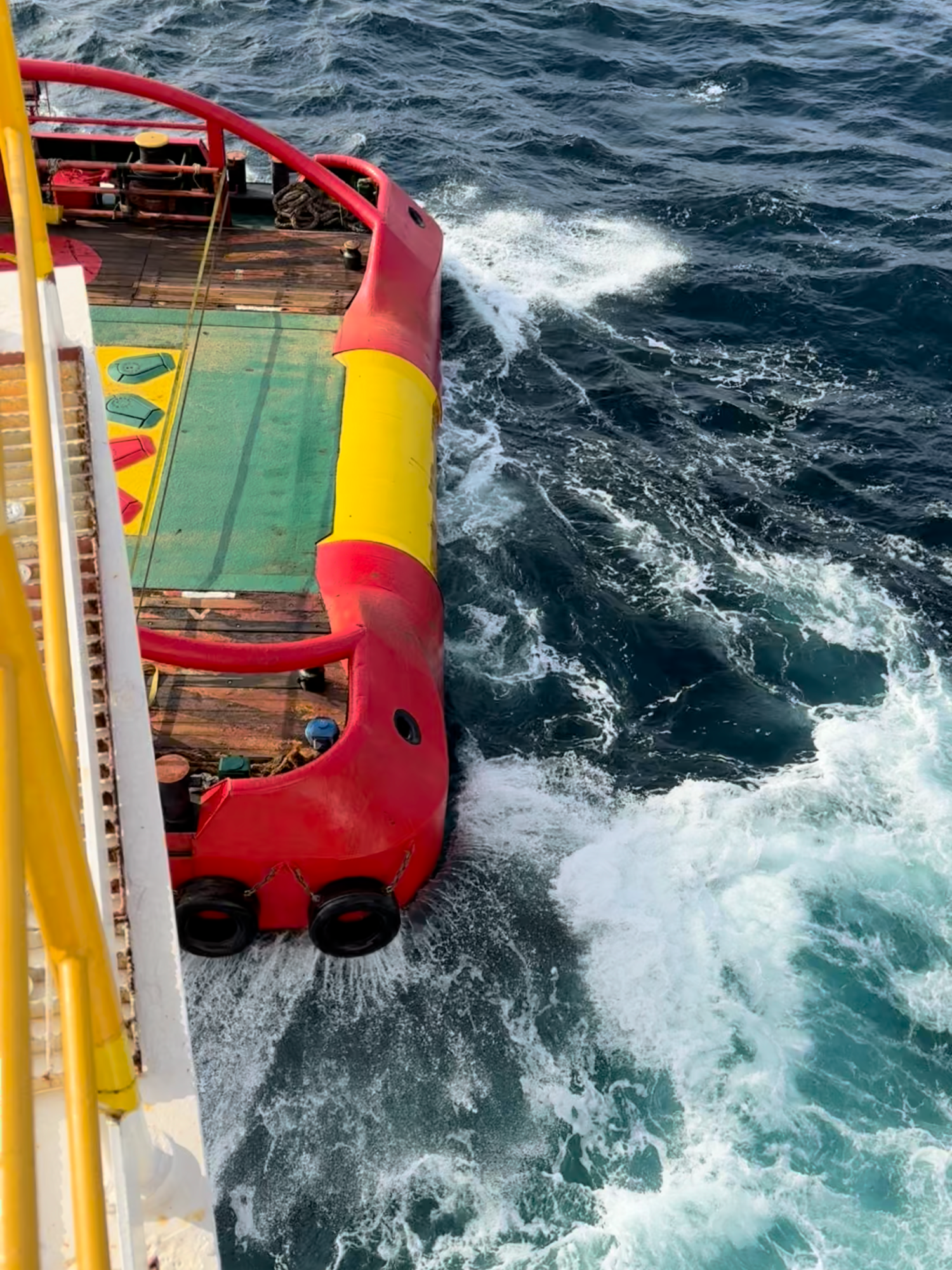 Lifting anchor jewelries #rigmove #vessel