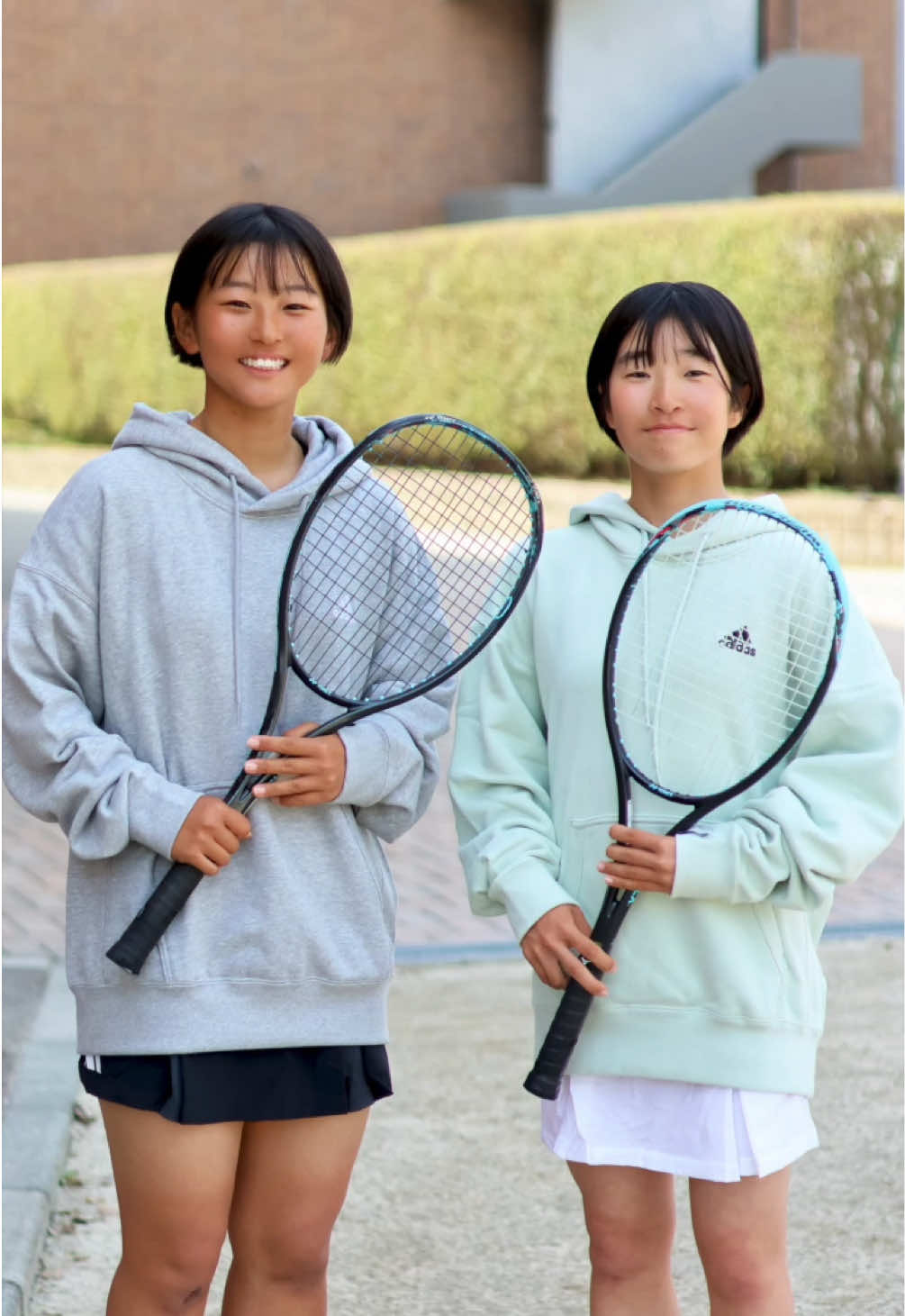 今回はソフトテニス部の 女子2人にインタビュー！ ライバルでありながら、 お互いを高め合う存在だという2人の関係性が印象的でした。 短い時間でしたが、真剣に向き合う姿勢と 強い絆を感じました。 これからの活躍がとても楽しみです！ #adidas #YouGotThis #部活スナップ #PR #おすすめ #ストリートスナップ #リュウノスケストリートスナップ  #写真撮ってもいいですか #Japan #streetsnap #fyp #熊本