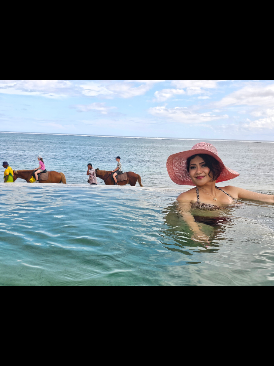 Enjoying our meals at Reef bar and dining - Shangri-la while taking in the beautiful view and relaxing in the pool. #infinitypool #fiji #shangrila fish #chips #calamari #delightful #blessed #ThankGod 
