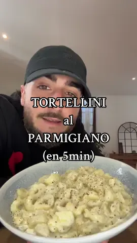 RECETTE FACILE ET PRÊTE EN 5 MIN FRATELLO : Tortellini al Parmigiano 🍝🇮🇹 (Dernière recette avec mes cheveux long 😜)  📜 Recette : 4 personnes  • 500g Tortellini  • 140g Beurre  • 100g Parmesan • 60g Crème Liquide • Poivre/Sel      #pasta #parmigiano #rapide #fyp #recette #facile #flemme #manger #italianfood #mamma #outfit #salsa #white #crema #tortellini #pates #f #cuisine #restaurant #pov #idee #viralvideos #repas #repasfacile #faitmaison #creme #faitmaison #homemadefood #italie #italy #italy🇮🇹 #🇮🇹 #cheese #sauce #explorer #ref #passion #amour #couple #soir #nuit #amoureux #foodporn #travel #foodies #FoodTok #musik #musica #kitchen #hacks #recettefacile #apprendresurtiktok #ami #calabria #sac #tiktoker #news #EduTok #motivation #homedecor #metier #BlackTikTok #amor #italia 