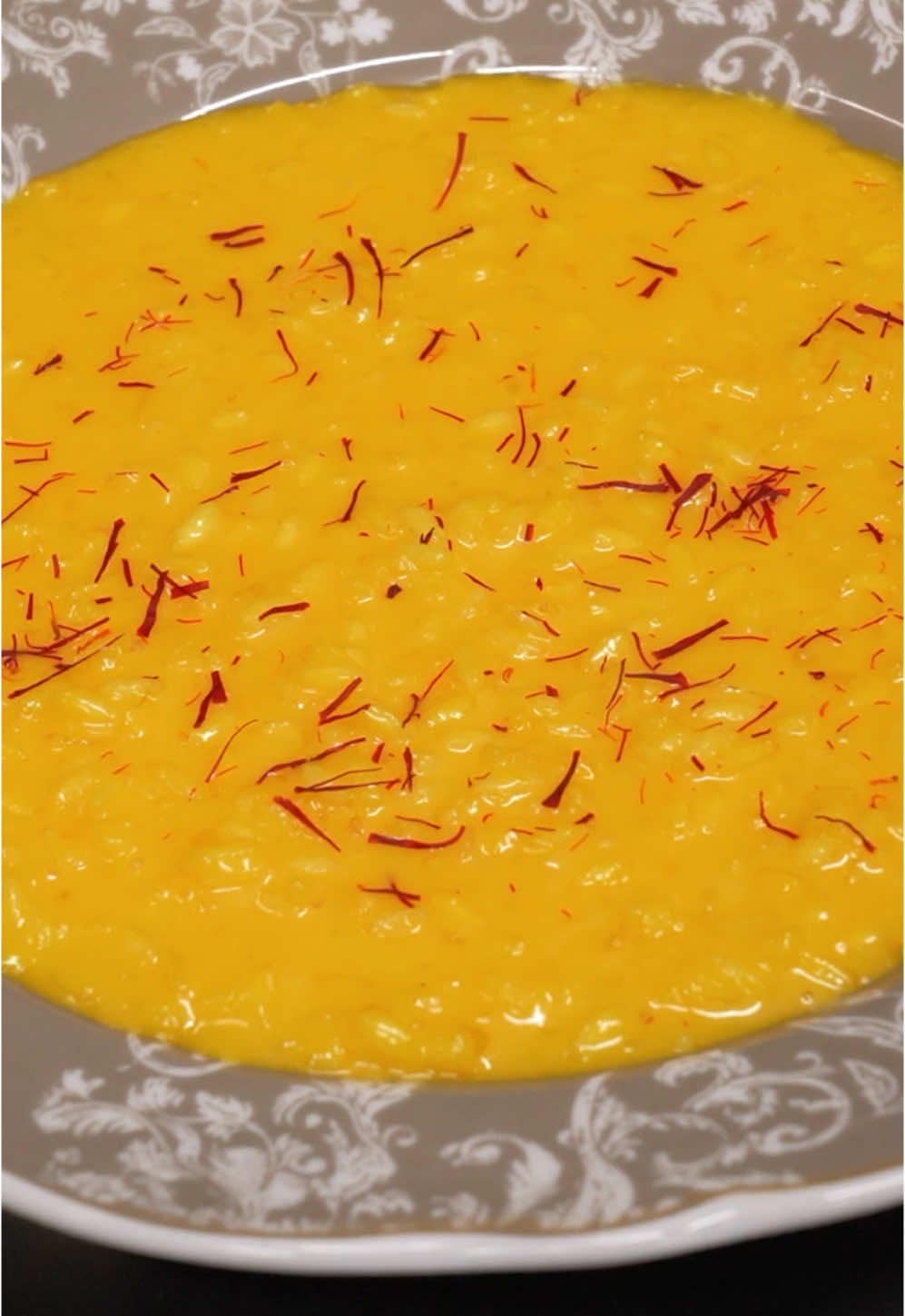 Saffron Risotto, a true Milanese icon. Legend says it was born from a touch of saffron added to a wedding risotto in the 1500s. #trattorialazzati #milanesefood #restaurantinmilan #risottoallamilanese 