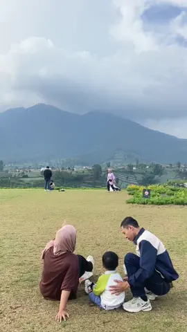 Bismillah yaAllah paparin kamudahan srg rezeki anu te disangka2 hyong gaduh bumi nyalira🤲🏻🍃