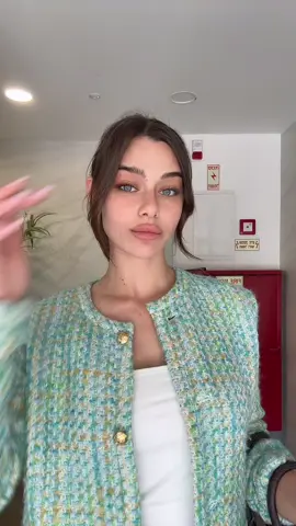 והחצובה ביד מה איתה 