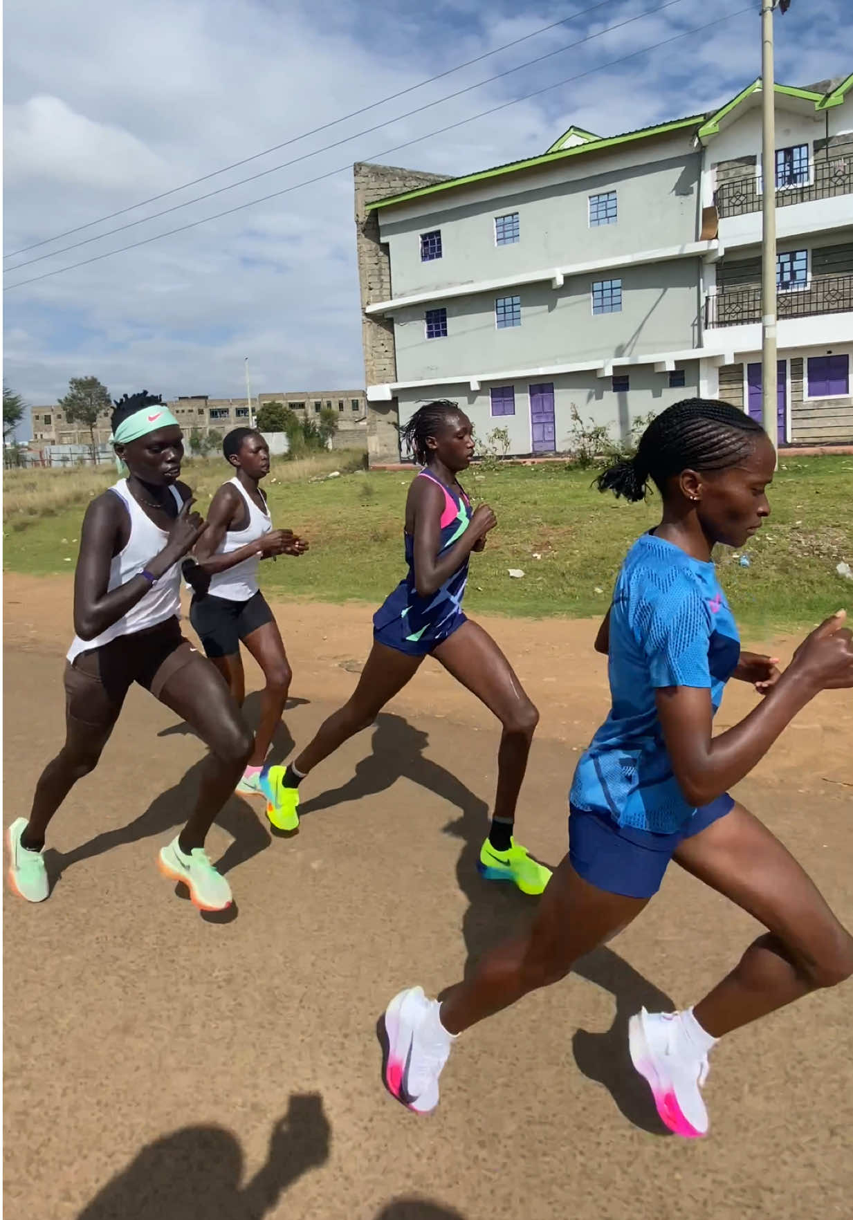 Thursday fartleks for the girls ☀️ #nalatrackclub #nike #nyahururu #kenya #kenyantiktok #kenyantiktok🇰🇪 #kenyan #runnergirls #strongwomen #run 