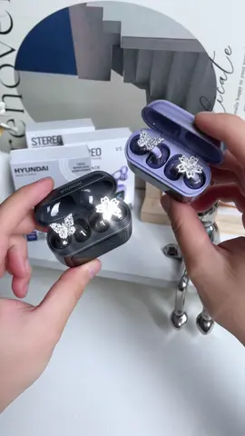 You've never seen earbuds with a screen that can like videos! Now is the perfect time to buy them; the promotion is still going on, so don't miss out! #earbudswireless #ClipOnEarbuds #BudgetTech #headphones #affordablefinds #WirelessEarbuds #trending #bestlifefinds_#auricular!!! #Kahlatalk #Kahlatech #kahlaDeals #TikTokShopDealsforyoudays #DealsForYouDays #DealsForYou #TreasureFinds #2024BackToSchool #spotlightfinds #spotlightfashion #fallstraw#fallstraw#TechObsessed #RushReady #FallDealsForYou#fyp#goodstuff#goodthi #halloween#halloween2024#blackfrida #blackfriday2024#tiktokshopblackfriday #tiktokshopvalentinesday2025 #couplegifts2025 #tiktokshopspringsale2025 