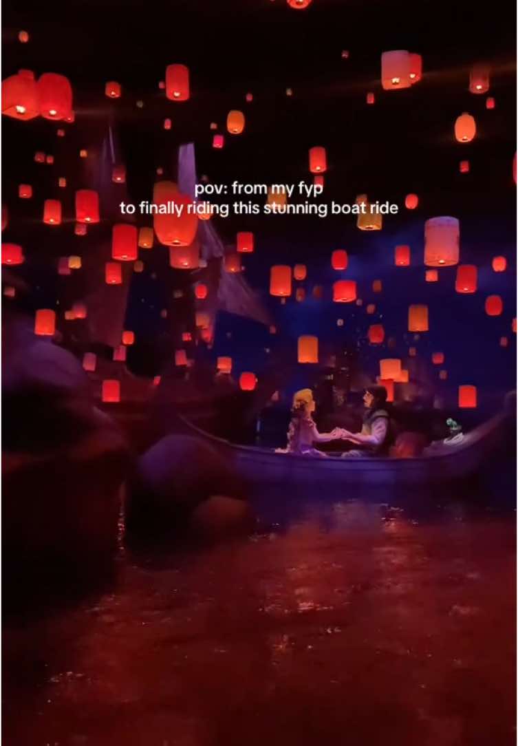 The dreamiest ride I’ve been to.  and those lanterns? Ahhhhhhhkkkkk 😍😍😍 My tangled heart is crying 🥺 #disneysea #japan #disney #fantasysprings #tangled #rapunzel 
