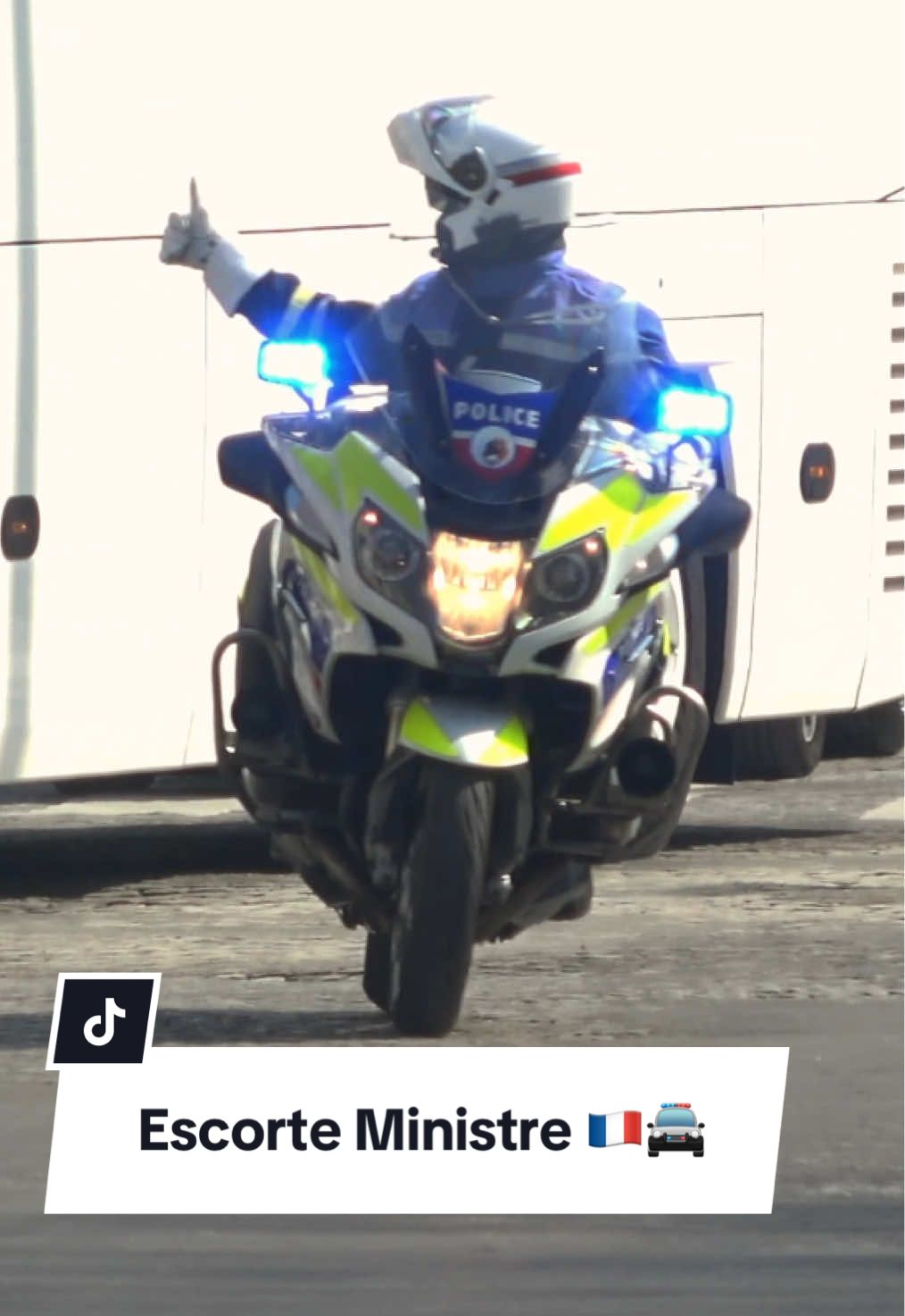 Escorte d’un Ministre par les Motocyclistes de la @Préfecture de Police  #policeofficer #police #policenationale #motopolice #retailleau #brunoretailleau 