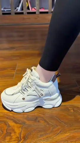 Giày thể thao nữ độn đế xinh nè giày chất đẹp mang êm chân lắm nhá #giaythethaonuxinh #giaydep #giaythethaonudep #giayxinh #giaynudep #giaynuxinh #giaynu #giaythethaonudondesang 