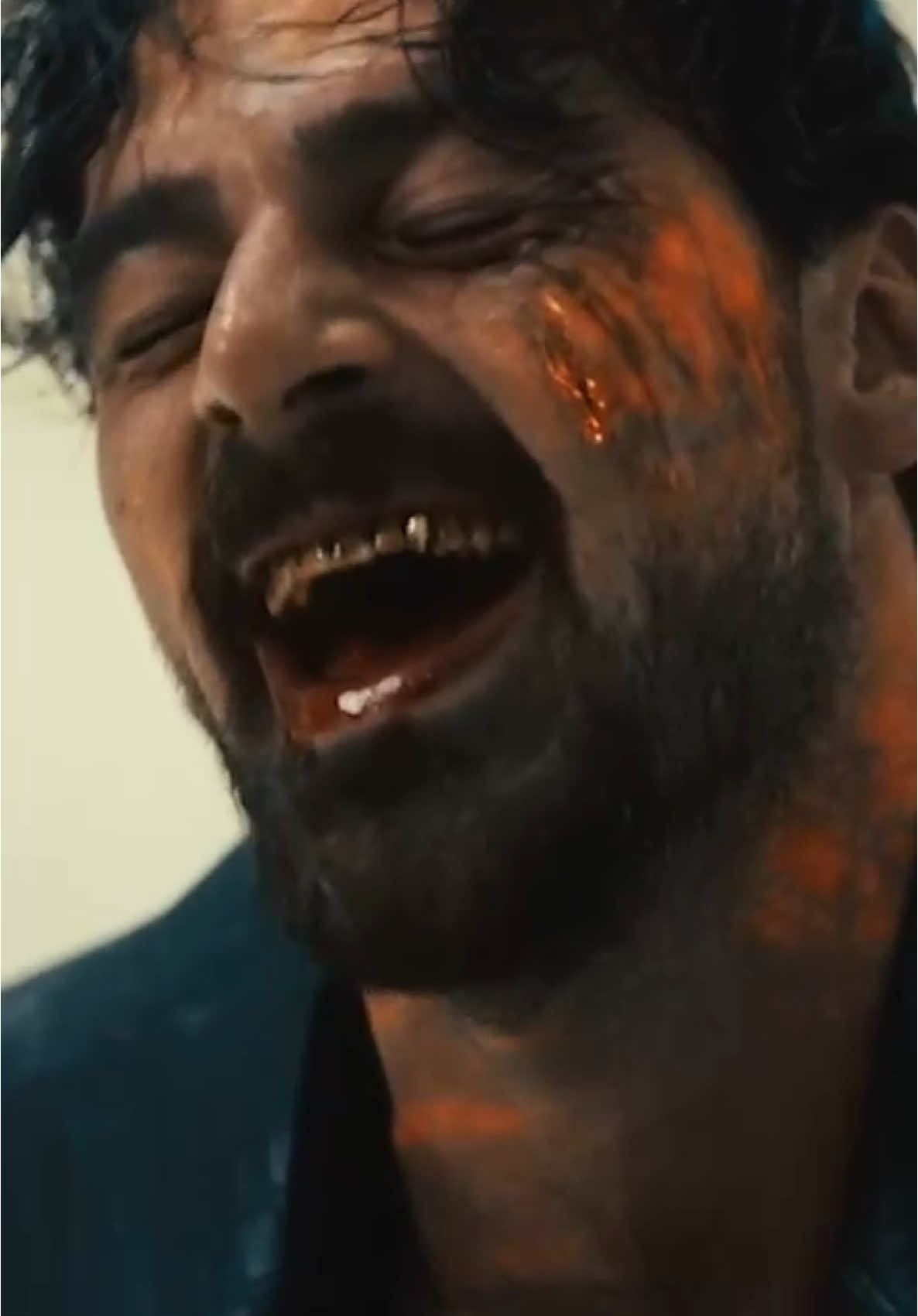 It is an honor for me to have written “unobtainable”, the soundtrack of my new film “Home sweet Home“. A magical, tender film in a dark world, a film that I had an incredible amount of fun shooting, a film that will leave you speechless. See you at the cinema in 3 days. I love you all and without distinction. Mik