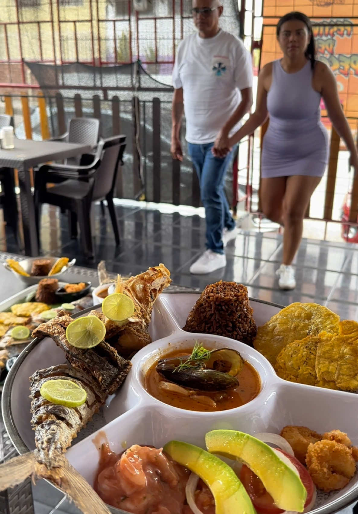 Hoy te toca 😍 llega y Recarga con nuestro nuevo plato la Bomba marina 💣🦐🦞🦀🦑🍤 